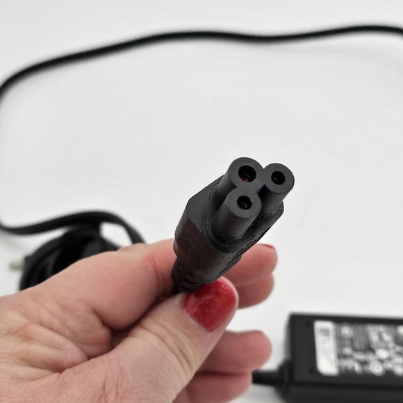 Dell 45W AC/DC 19.5v Adapter DP/N 0KXTTW - UNTESTED READ - Picture 2 of 6